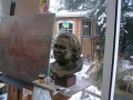 Na afwerken met acrylverf en poetsen met een doek met bronsverf is de basis gelegd voor een klassiek bronzen beeld.